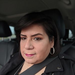 Meet your Posher, Dee